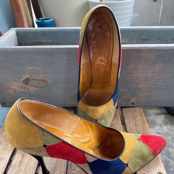 Vintage Harlequin heels. 🥰🥳 - Picture 4 of 5